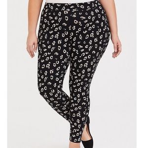 Leopard print leggings by Torrid